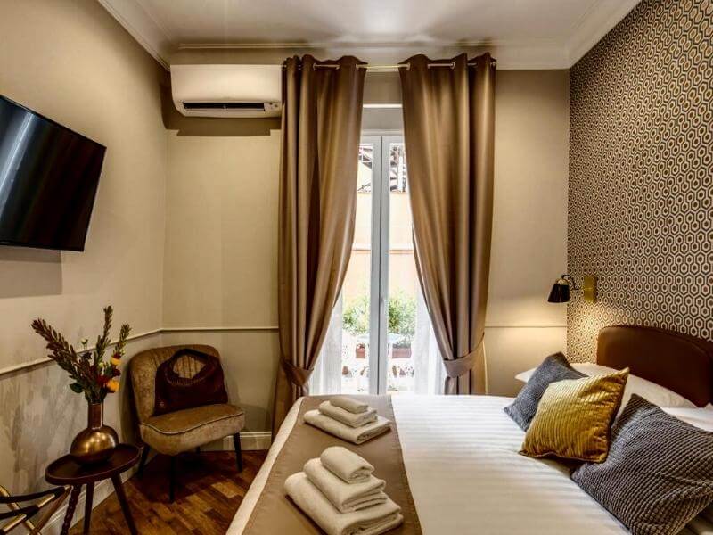 Charme-Spagna-Boutique-Hotel-am-Trevi-Brunnen.jpg